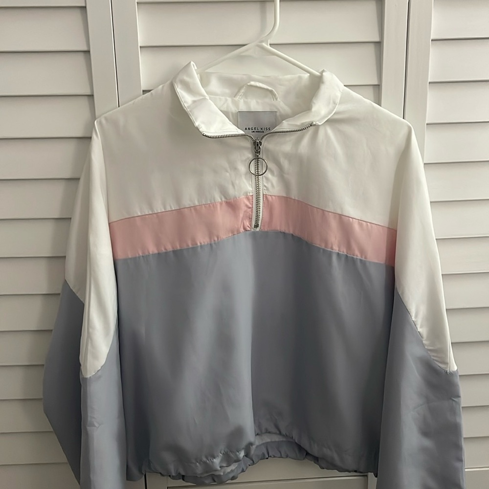 New wind breaker used once New! Size L